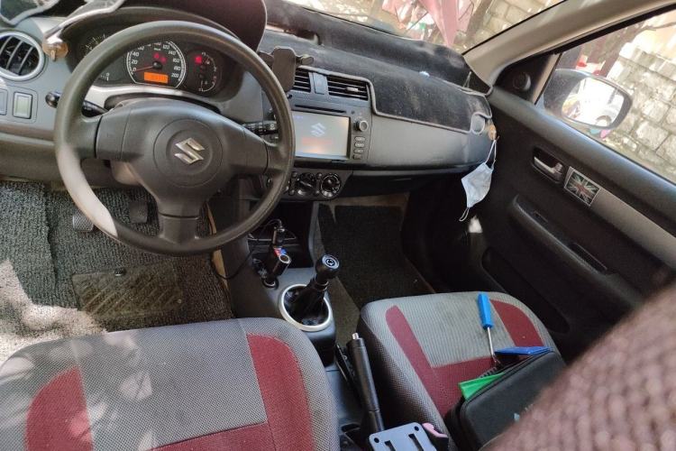 Used Suzuki Swift 2013 1.5L Manual Standard Edition Center Console