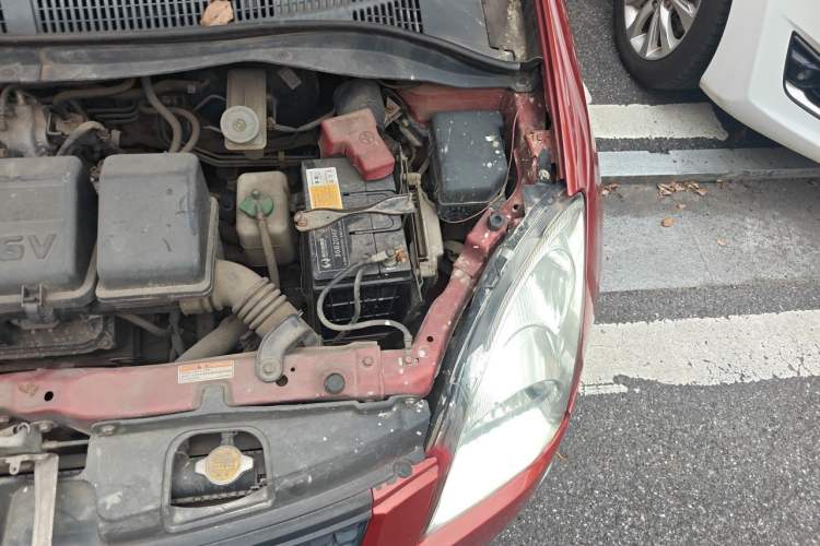 Used Suzuki Swift 2013 1.3L Manual Value Edition Engine Bay Left