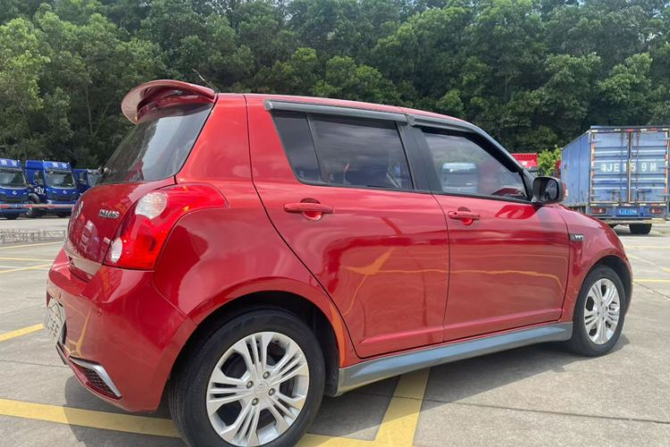 Used Suzuki Swift 2013 1.5L Automatic Standard Edition Exterior 1