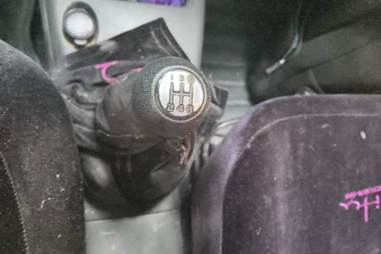Used Suzuki Swift 2013 1.3L Manual Value Edition Gear Lever