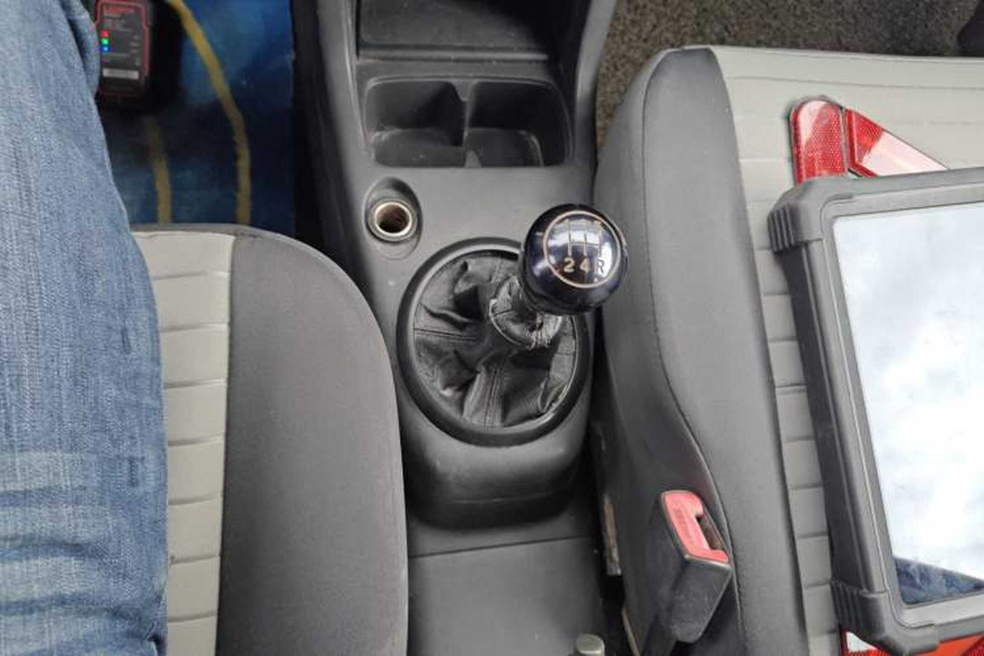 Used Suzuki Swift 2013 1.3L Manual Value Edition Gear Lever