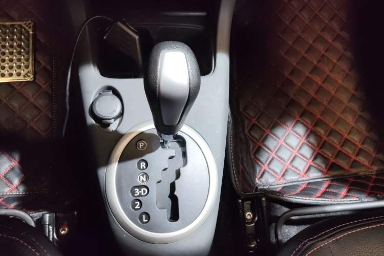 Used Suzuki Swift 2013 1.5L Automatic 20th Anniversary Limited Edition Gear Lever