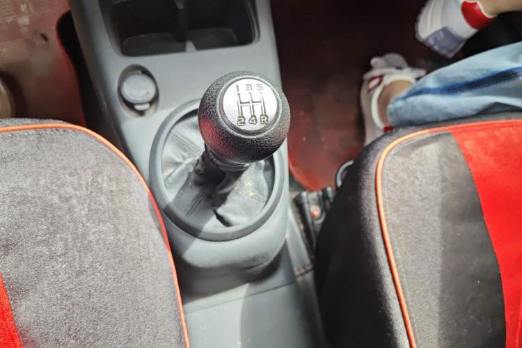 Used Suzuki Swift 2013 1.3L Manual Value Edition Gear Lever