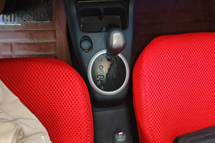 Used Suzuki Swift 2013 1.5L Automatic 20th Anniversary Limited Edition Gear Lever