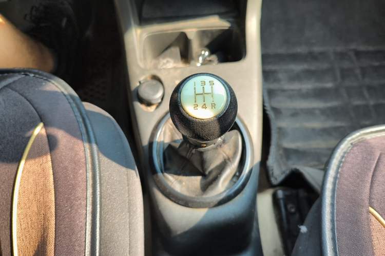 Used Suzuki Swift 2013 1.3L Manual Value Edition Gear Lever