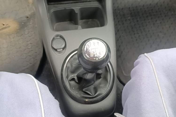 Used Suzuki Swift 2013 1.3L Manual Value Edition Gear Lever