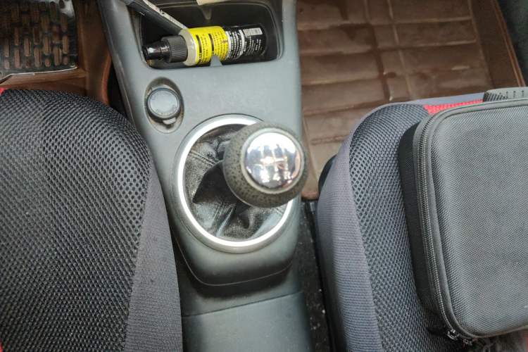Used Suzuki Swift 2013 1.3L Manual Value Edition Gear Lever