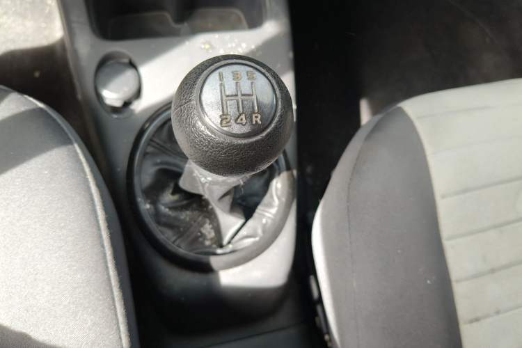 Used Suzuki Swift 2013 1.3L Manual Value Edition Gear Lever