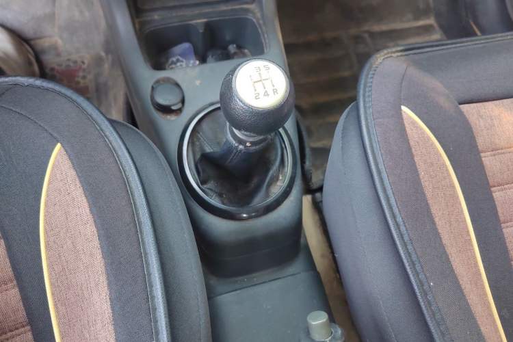 Used Suzuki Swift 2013 1.3L Manual Value Edition Gear Lever