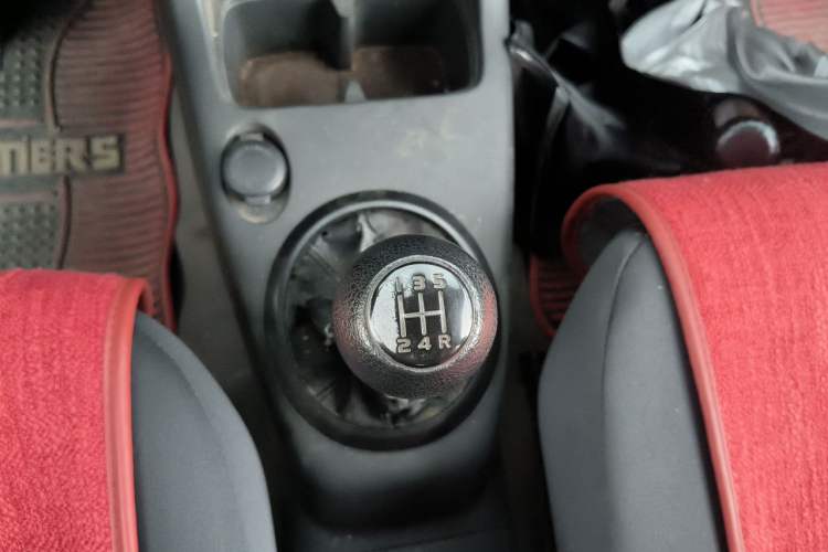 Used Suzuki Swift 2013 1.3L Manual Value Edition Gear Lever