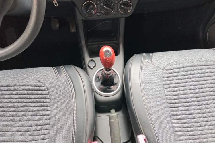 Used Suzuki Swift 2013 1.3L Manual Value Edition Gear Lever
