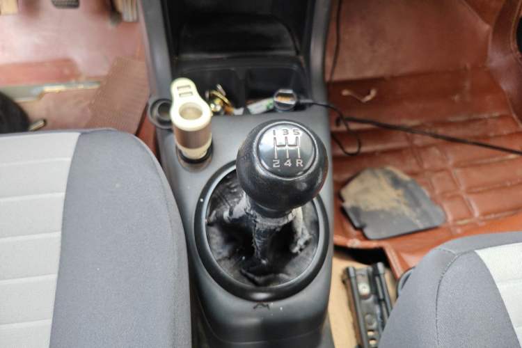 Used Suzuki Swift 2013 1.3L Manual Value Edition Gear Lever