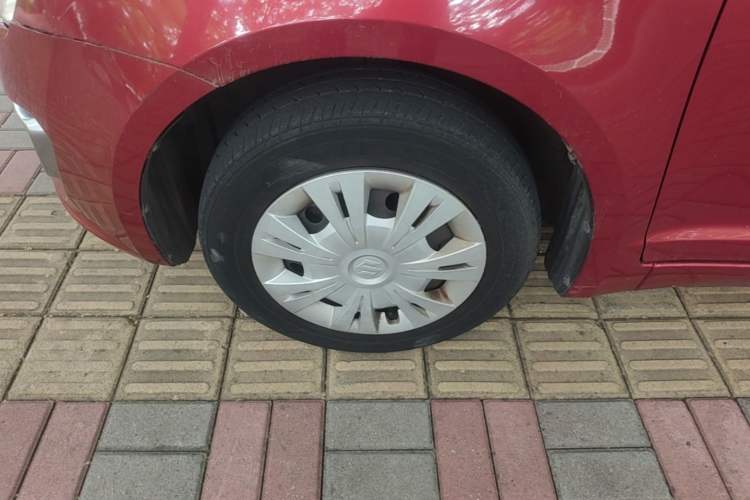 Used Suzuki Swift 2013 1.3L Manual Value Edition Left Front Wheel Hub