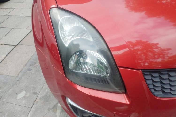 Used Suzuki Swift 2013 1.5L Automatic Standard Edition Right Front Headlight