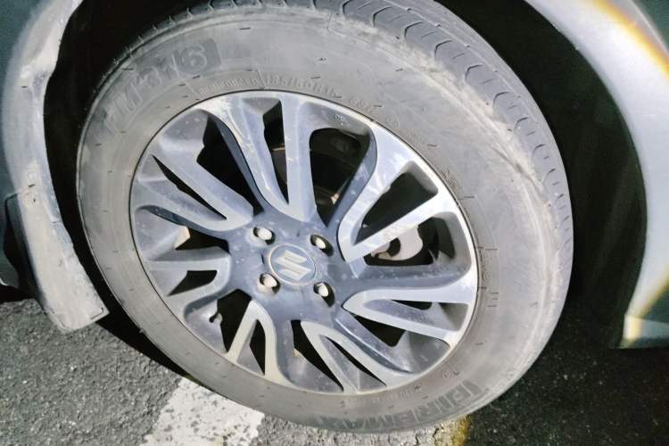 Used Suzuki Swift 2013 1.5L Automatic 20th Anniversary Limited Edition Right Front Wheel Hub