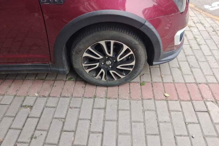Used Suzuki Swift 2013 1.5L Manual 20th Anniversary Limited Edition Right Front Wheel Hub