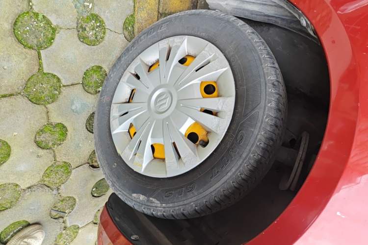 Used Suzuki Swift 2013 1.3L Manual Value Edition Right Front Wheel Hub