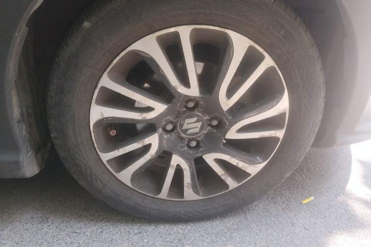 Used Suzuki Swift 2013 1.5L Automatic 20th Anniversary Limited Edition Right Front Wheel Hub