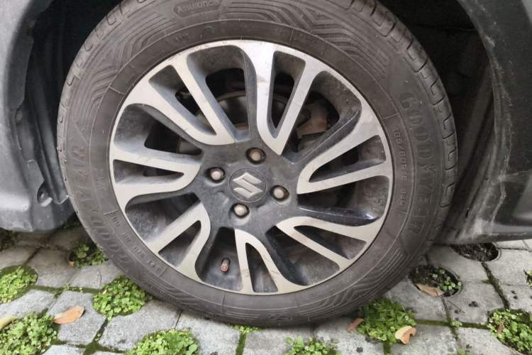 Used Suzuki Swift 2013 1.5L Manual 20th Anniversary Limited Edition Right Front Wheel Hub