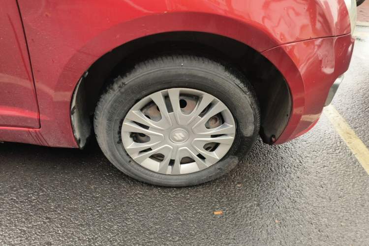 Used Suzuki Swift 2013 1.3L Manual Value Edition Right Front Wheel Hub