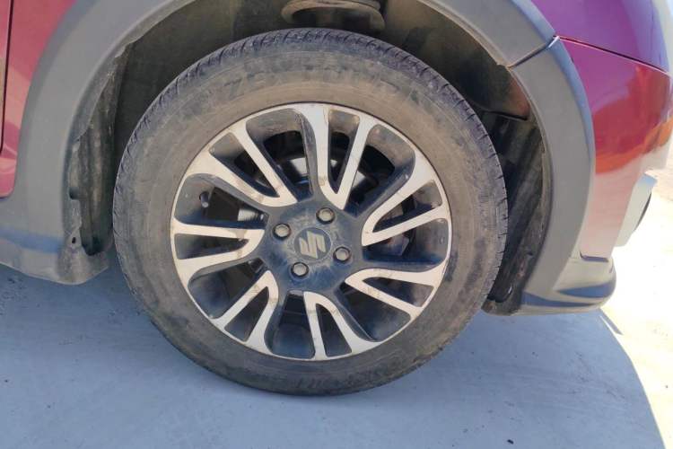 Used Suzuki Swift 2013 1.5L Manual 20th Anniversary Limited Edition Right Front Wheel Hub