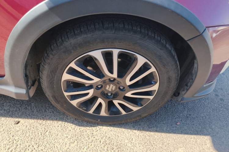 Used Suzuki Swift 2013 1.5L Manual 20th Anniversary Limited Edition Right Front Wheel Hub