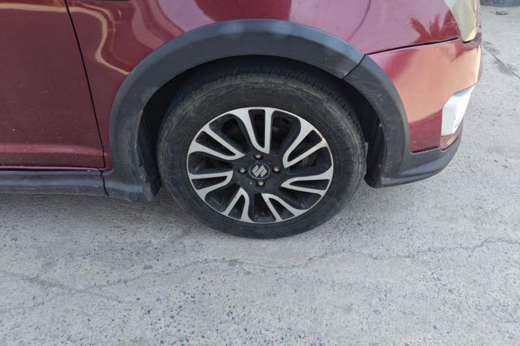 Used Suzuki Swift 2013 1.5L Automatic 20th Anniversary Limited Edition Right Front Wheel Hub