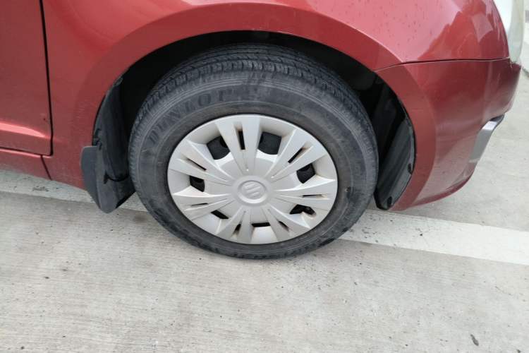 Used Suzuki Swift 2013 1.3L Manual Value Edition Right Front Wheel Hub