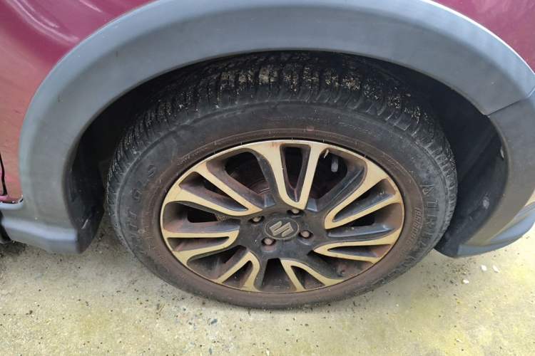 Used Suzuki Swift 2013 1.5L Automatic 20th Anniversary Limited Edition Right Front Wheel Hub