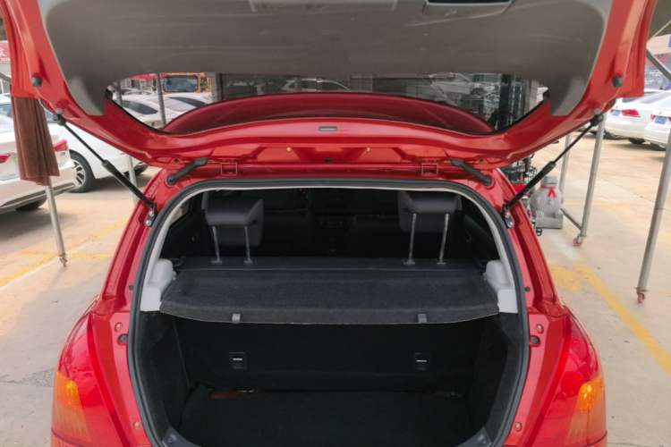 Used Suzuki Swift 2013 1.3L Manual Value Edition Trunk