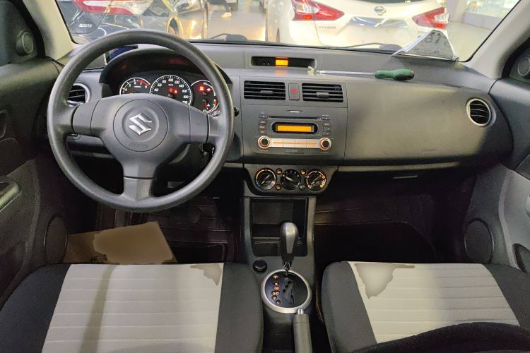 Used Suzuki Swift 2013 1.5L Automatic Standard Edition Center Console