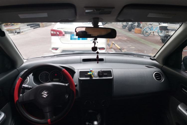 Used Suzuki Swift 2013 1.5L Automatic Standard Edition Center Console