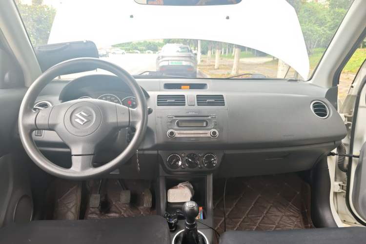 Used Suzuki Swift 2013 1.5L Manual Standard Edition Center Console