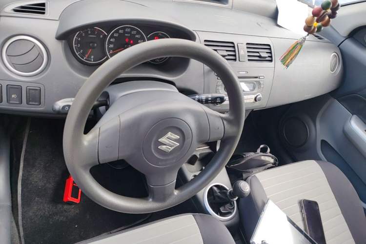 Used Suzuki Swift 2013 1.5L Manual Standard Edition Center Console