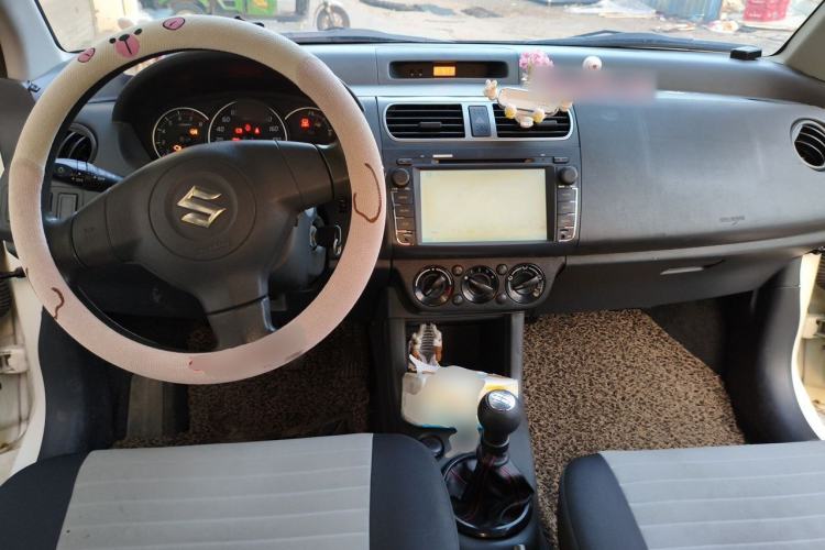 Used Suzuki Swift 2013 1.3L Manual Value Edition Center Console