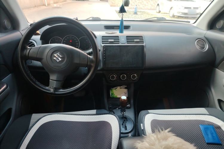 Used Suzuki Swift 2013 1.5L Automatic Standard Edition Center Console