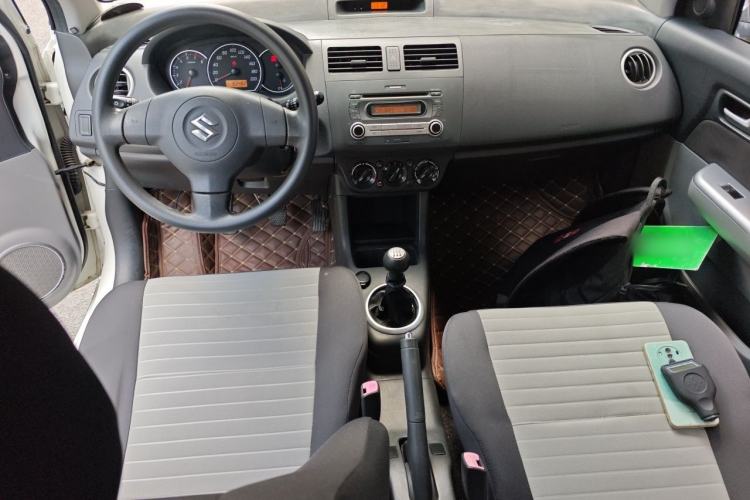 Used Suzuki Swift 2013 1.5L Manual Standard Edition Center Console