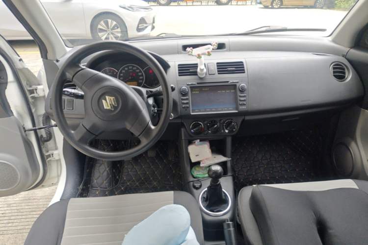 Used Suzuki Swift 2013 1.3L Manual Value Edition Center Console