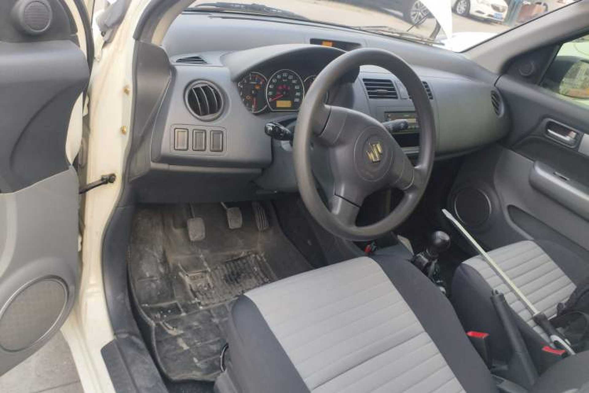 Used Suzuki Swift 2013 1.3L Manual Value Edition Center Console