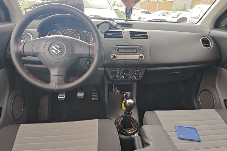 Used Suzuki Swift 2013 1.5L Manual Standard Edition Center Console