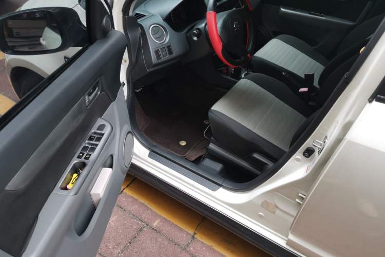 Used Suzuki Swift 2013 1.5L Automatic Standard Edition Driver Seat
