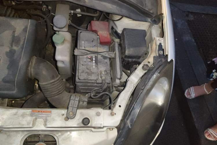 Used Suzuki Swift 2013 1.5L Manual 20th Anniversary Limited Edition Engine Bay Left