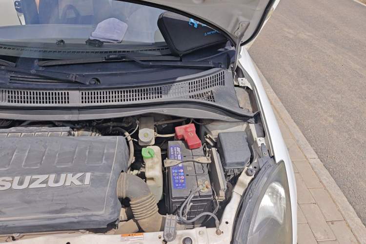 Used Suzuki Swift 2013 1.5L Manual Standard Edition Engine Bay Left