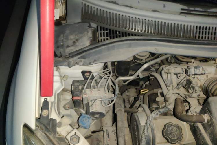 Used Suzuki Swift 2013 1.3L Manual Value Edition Engine Bay Right