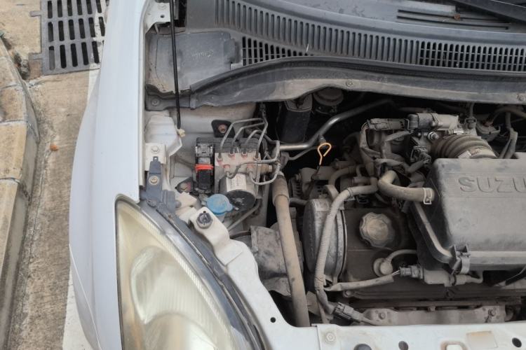 Used Suzuki Swift 2013 1.3L Manual Value Edition Engine Bay Right