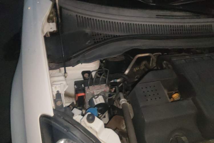 Used Suzuki Swift 2013 1.5L Automatic 20th Anniversary Limited Edition Engine Bay Right