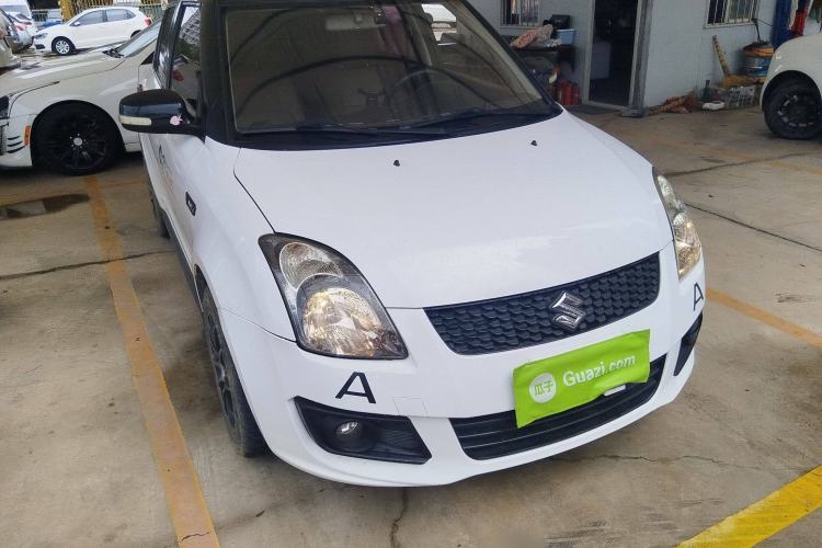 Used Suzuki Swift 2013 1.5L Automatic Standard Edition Exterior 2