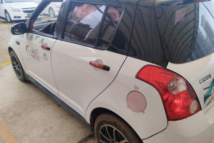 Used Suzuki Swift 2013 1.5L Automatic Standard Edition Exterior 3