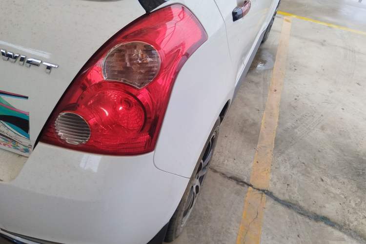 Used Suzuki Swift 2013 1.5L Automatic Standard Edition Exterior 6
