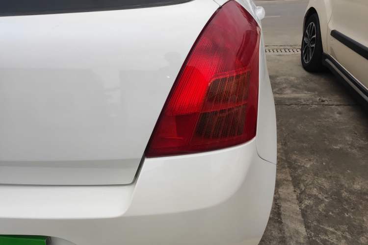 Used Suzuki Swift 2013 1.3L Manual Value Edition Exterior 6
